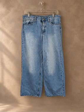 Old Navy Size 8 Mid-Rise Wow Baggy Wide Leg Jeans Light Wash